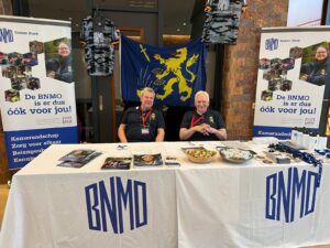 Ronald van Hulst en Wolter Bonkestooter zijn aanwezig met een stand van de BNMO  op de reünie van de kazerne te Stroe. 